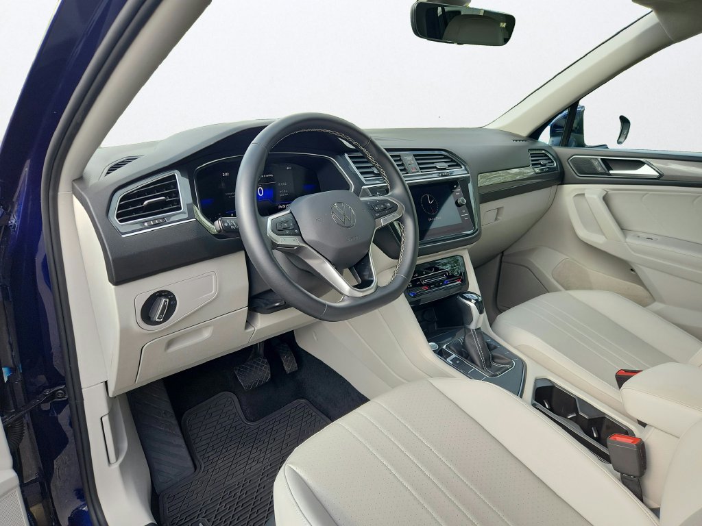 Certified 2023 Volkswagen Tiguan SE FWD image 10