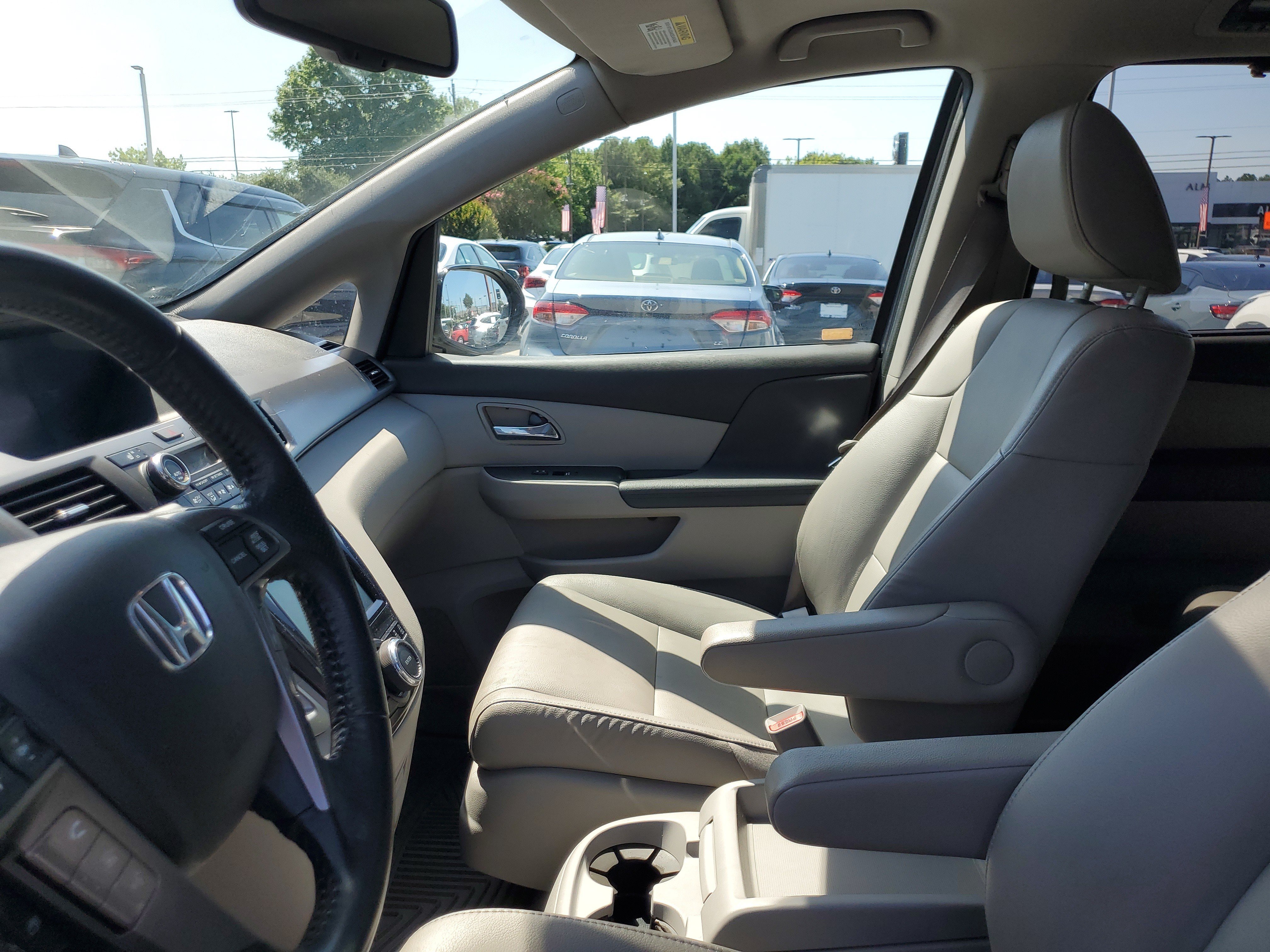 Used 2014 Honda Odyssey Touring image 16
