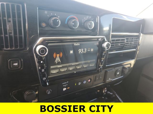 Used 2022 GMC Savana 2500 Extended w/ Enhanced Convenience Package RWD image 19