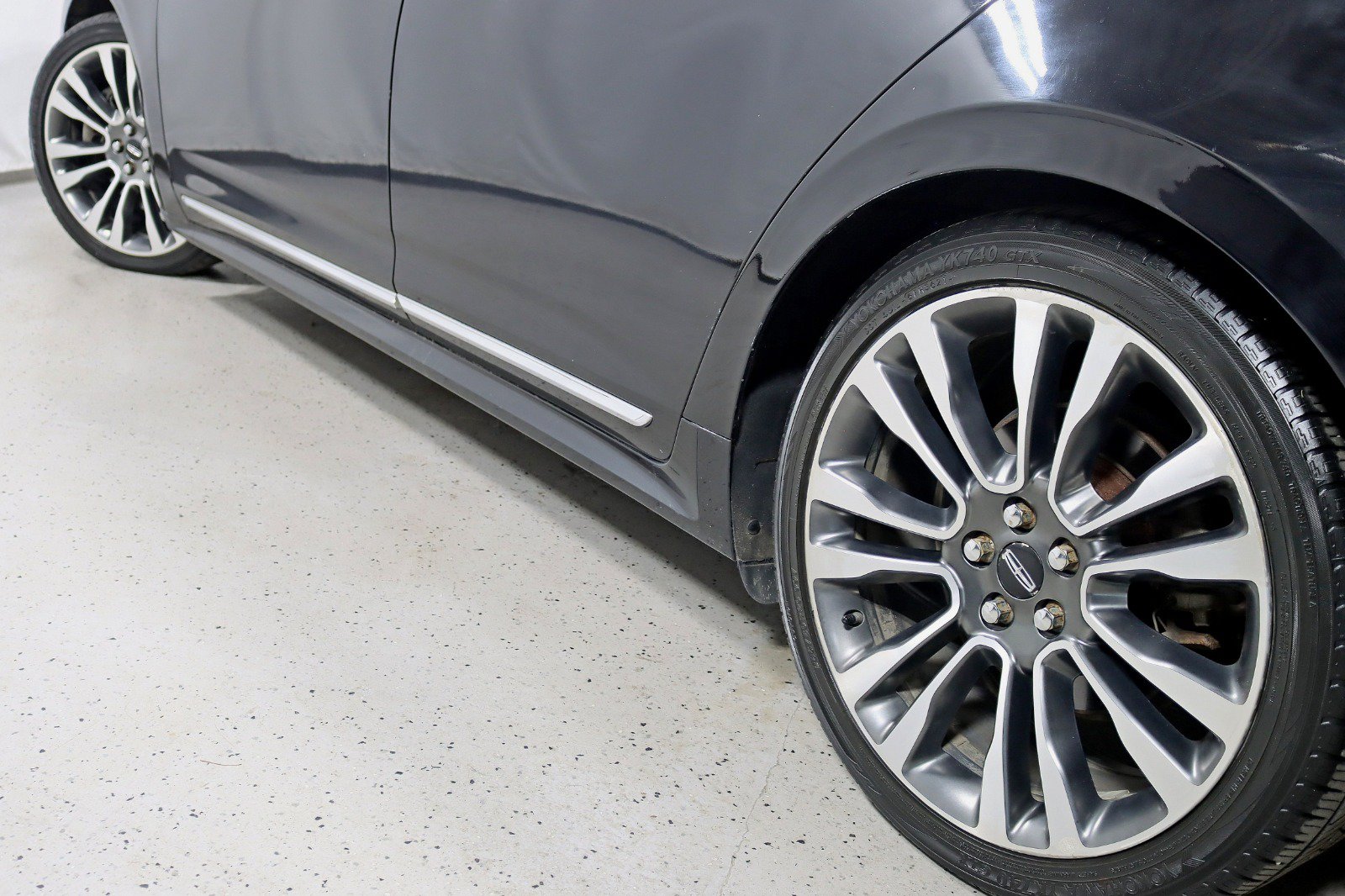 Used 2017 Lincoln Continental Reserve w/ Luxury Package AWD/4WD image 12