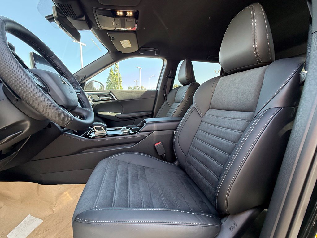 New 2026 Mitsubishi Outlander LE FWD image 35