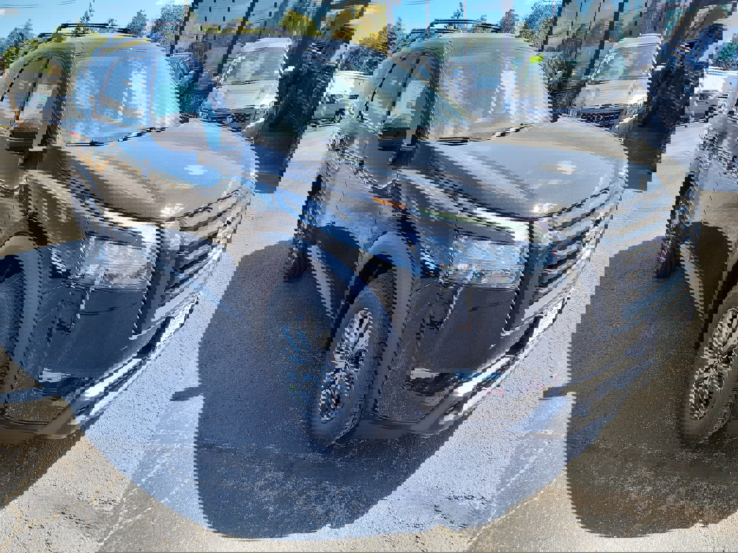 New 2025 Nissan Pathfinder SV w/ Black Appearance Package image 2