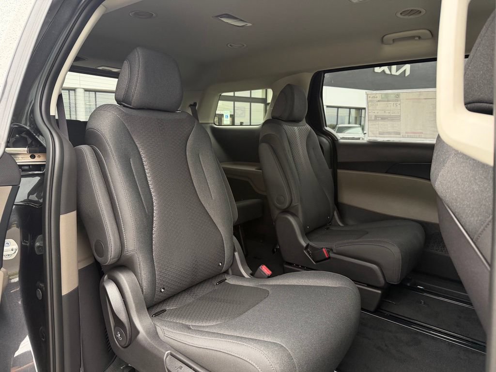 New 2026 Kia Carnival LX FWD image 28
