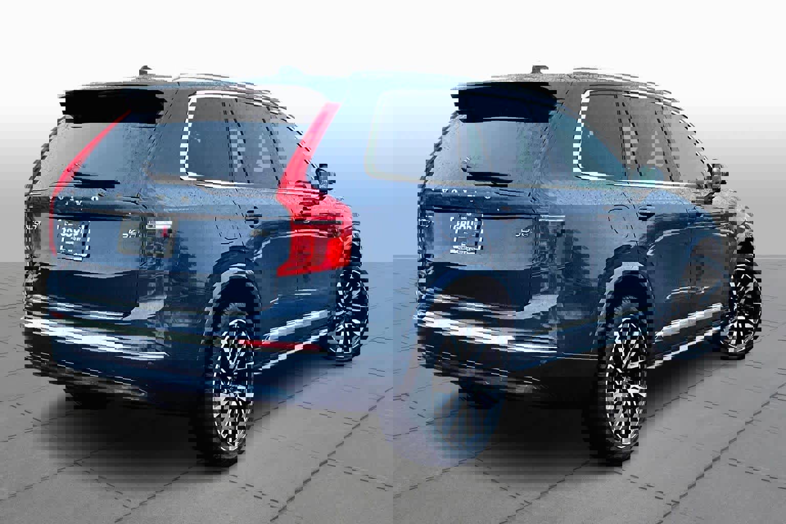 Certified 2024 Volvo XC90 B6 Plus w/ Protection Package Premier image 12