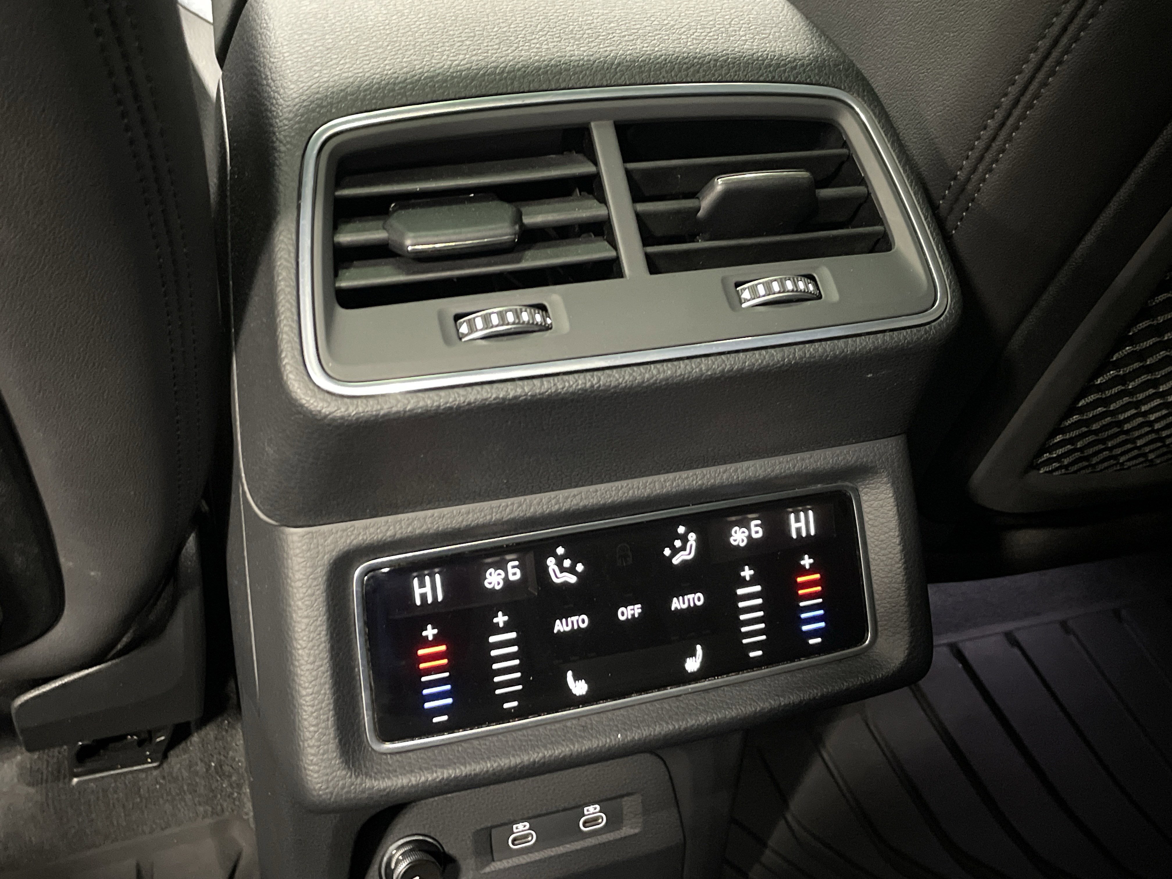 Used 2022 Audi e-tron Premium Plus w/ Premium Plus Package image 29