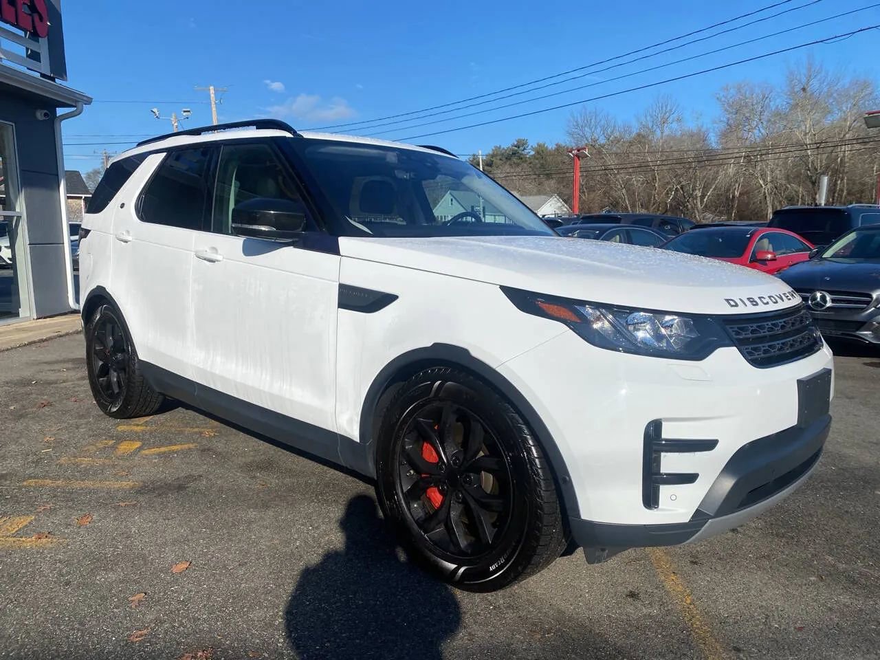 Used 2018 Land Rover Discovery SE image 3