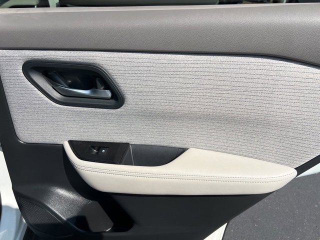 Used 2023 Nissan Rogue SV image 30