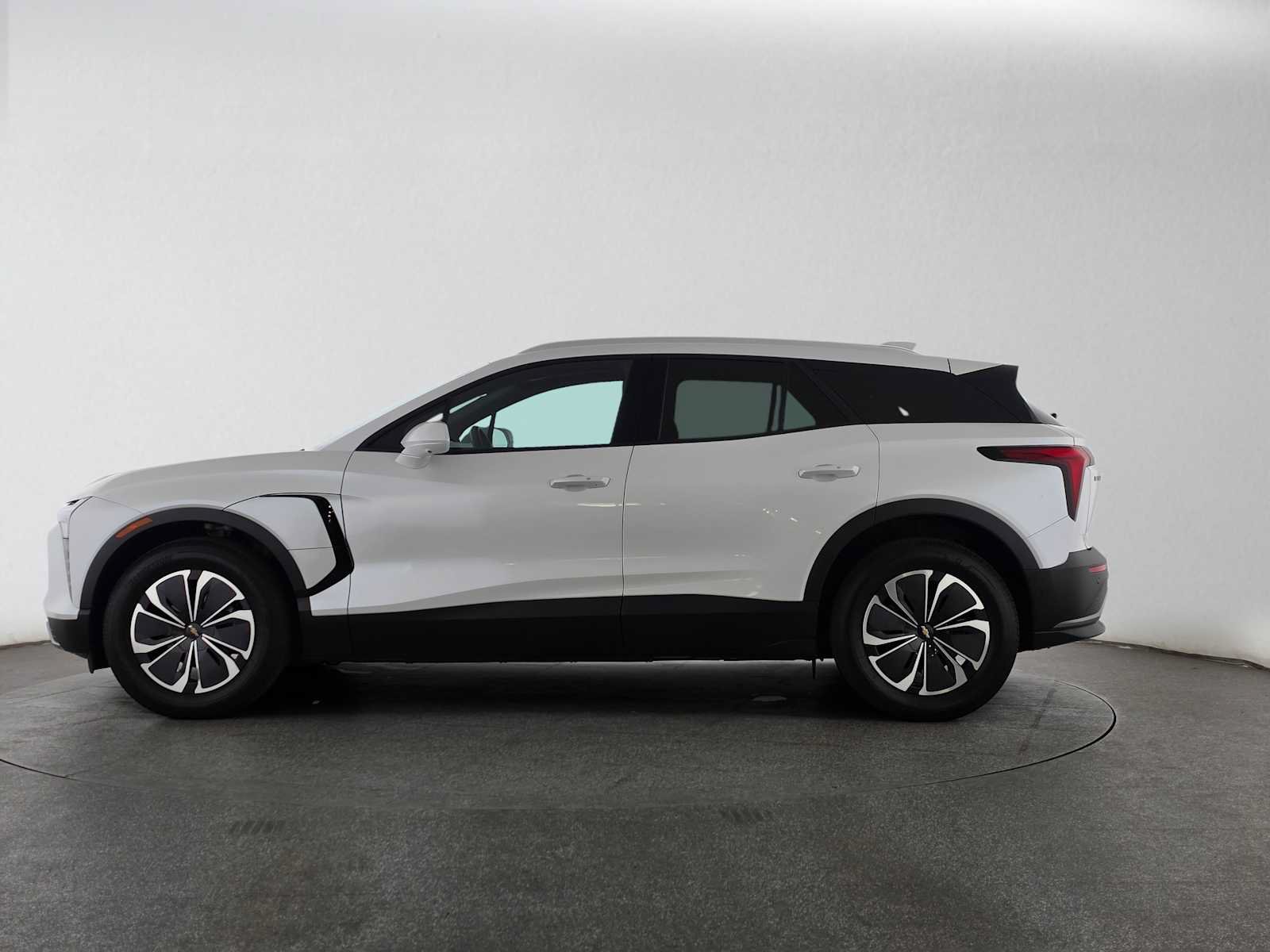 Used 2024 Chevrolet Blazer EV LT AWD/4WD image 6