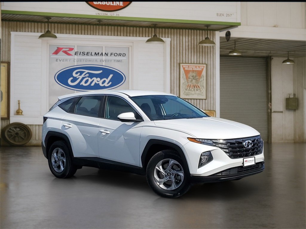 Used 2022 Hyundai Tucson SE image 1