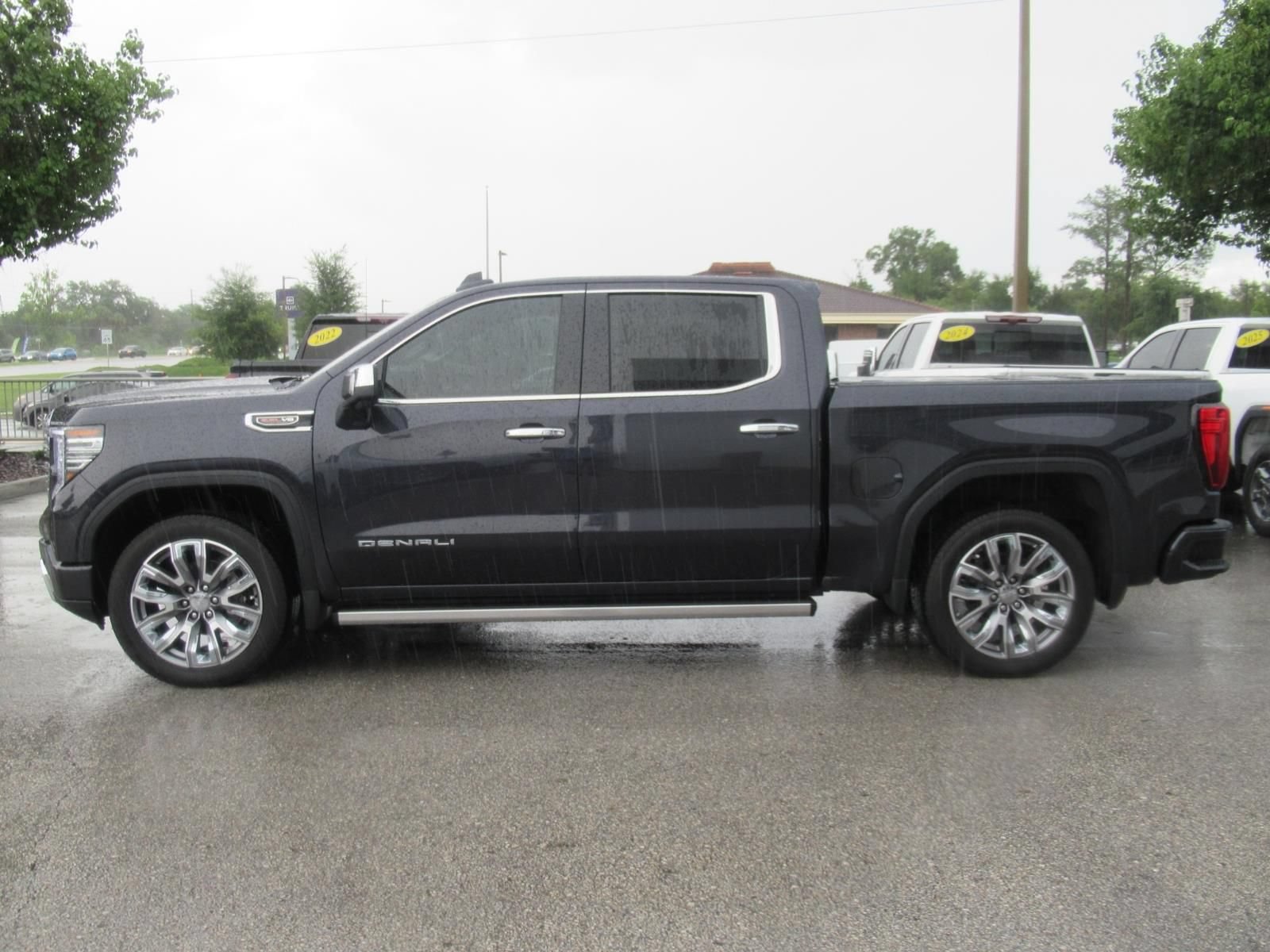 Used 2025 GMC Sierra 1500 Denali w/ Denali Reserve Package AWD/4WD image 4