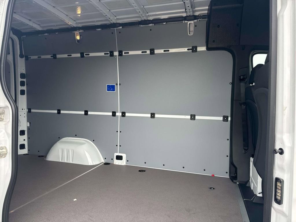 Used 2025 Mercedes-Benz Sprinter 2500 image 7