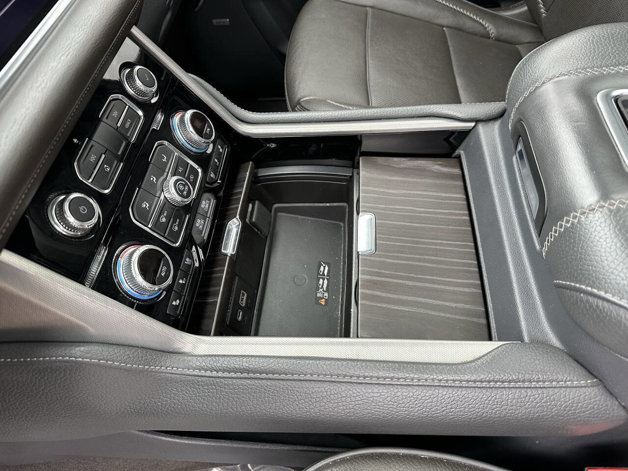 Used 2021 GMC Yukon Denali w/ Denali Premium Package image 31