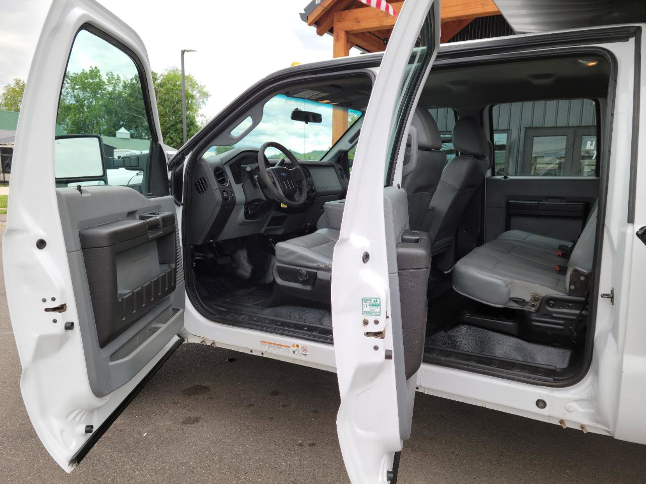 Used 2016 Ford F550 4x4 Crew Cab Super Duty image 7