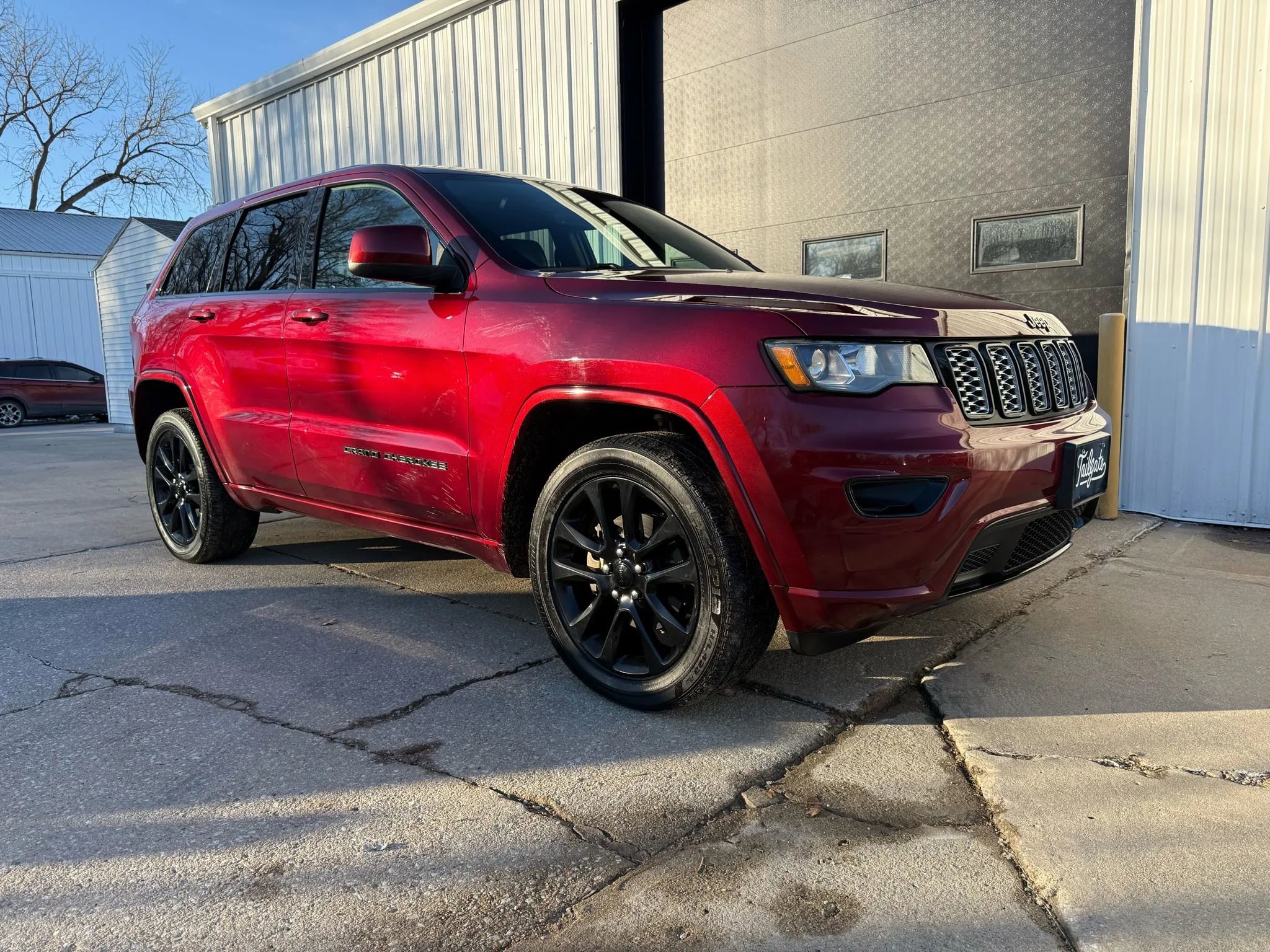 Used 2018 Jeep Grand Cherokee Altitude image 2