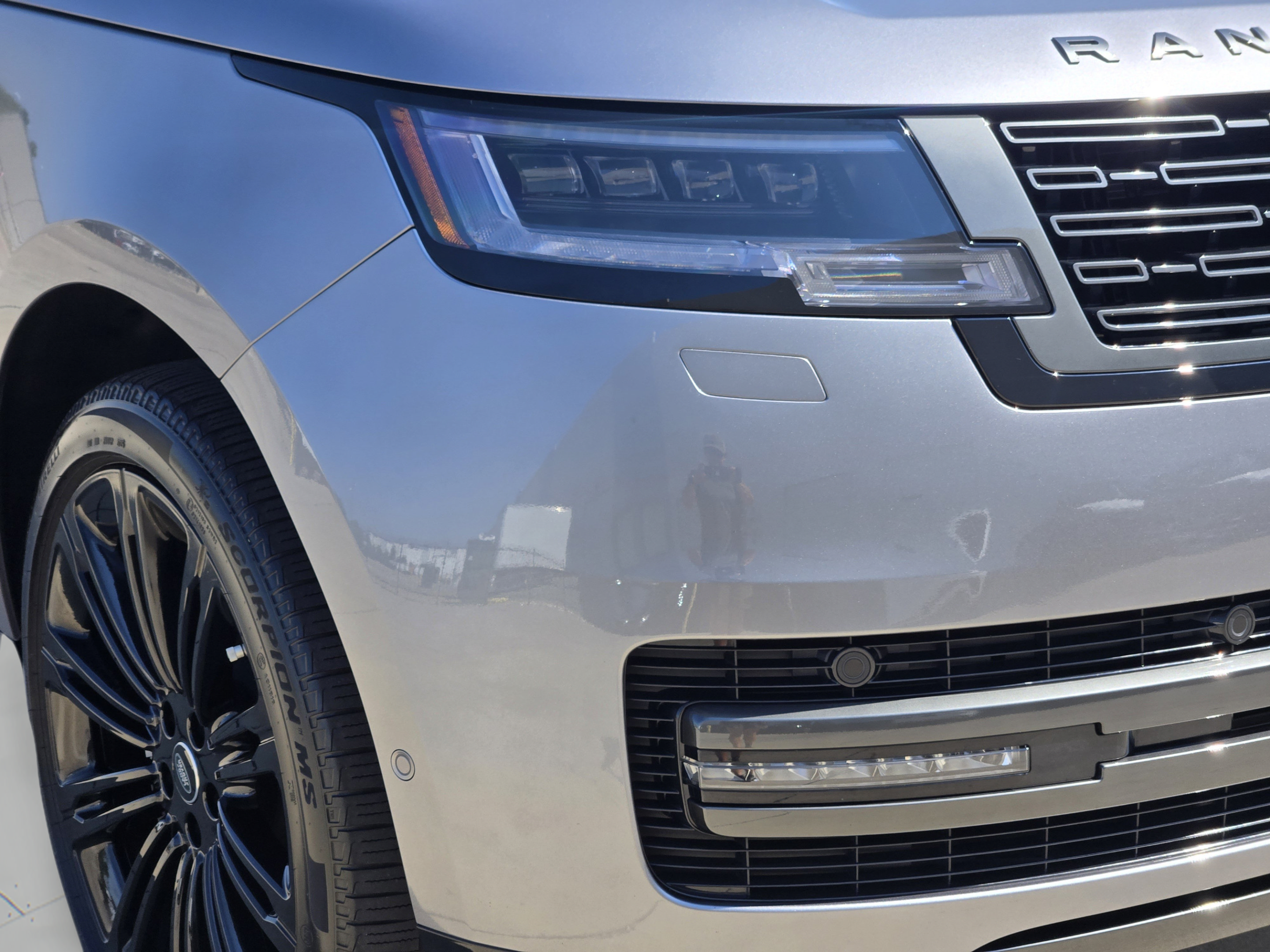 Certified 2025 Land Rover Range Rover Long Wheelbase SE AWD/4WD image 31