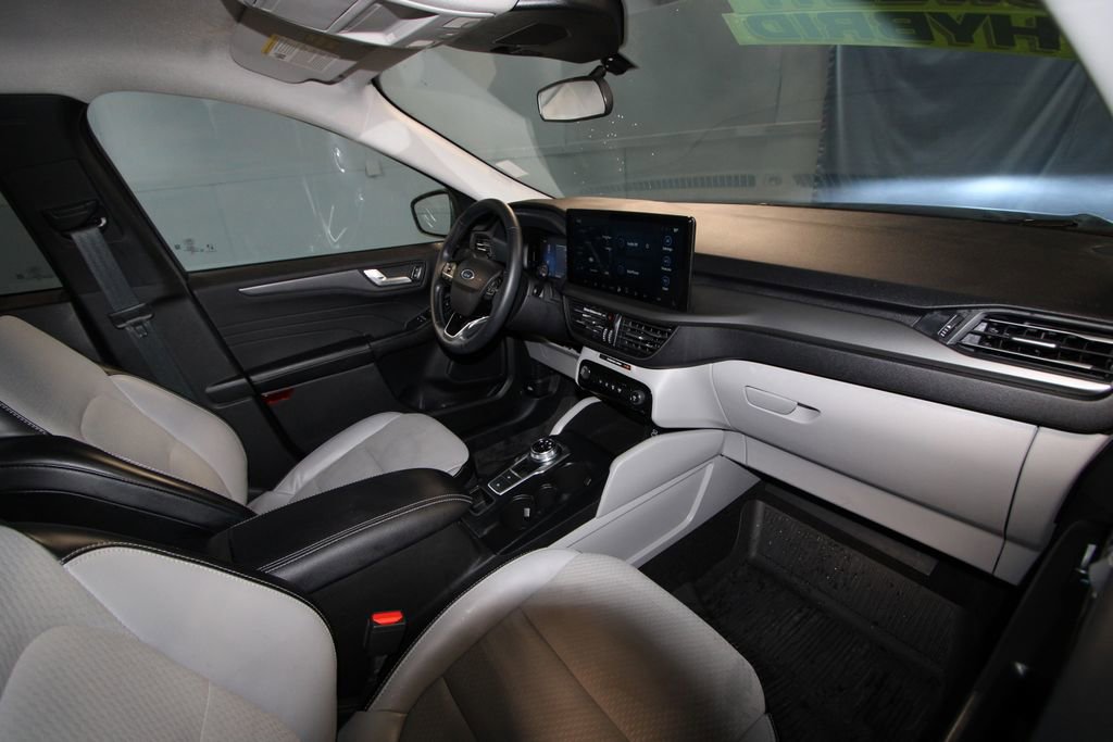 Used 2025 Ford Escape SE image 20