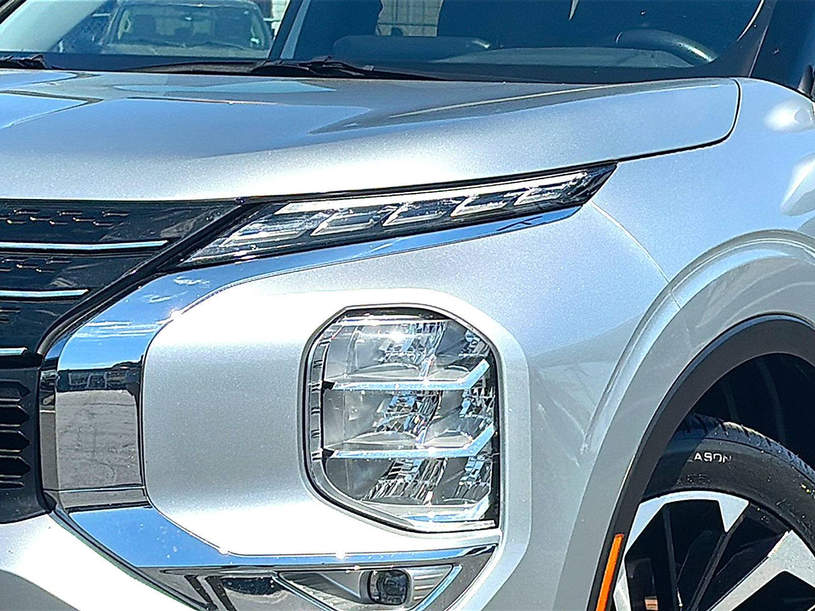 Used 2024 Mitsubishi Outlander SE image 4