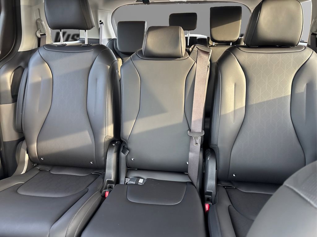 New 2026 Kia Carnival FWD image 18