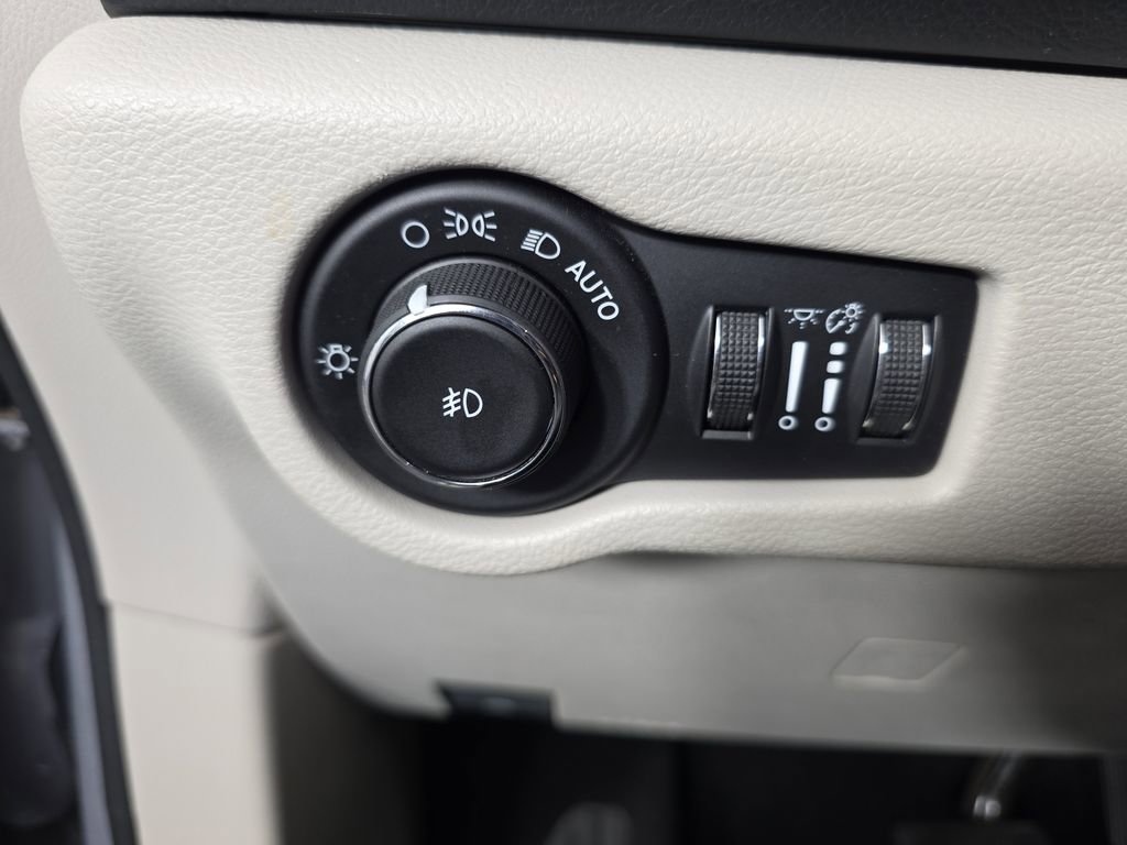 Used 2017 Chrysler Pacifica Touring-L Plus w/ Advanced Safetytec Group image 20