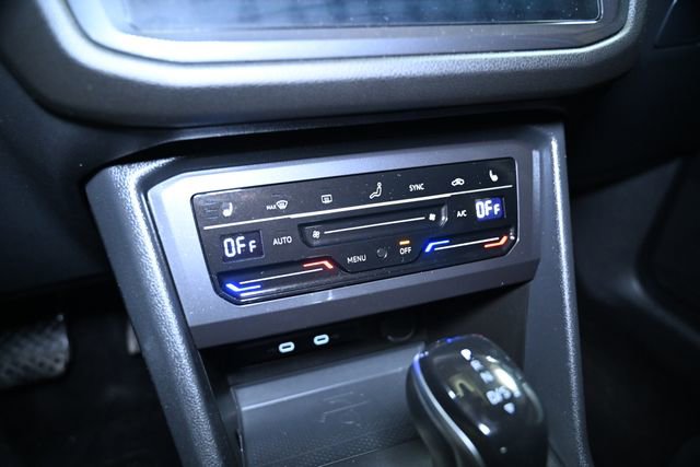 Used 2022 Volkswagen Tiguan SE image 31