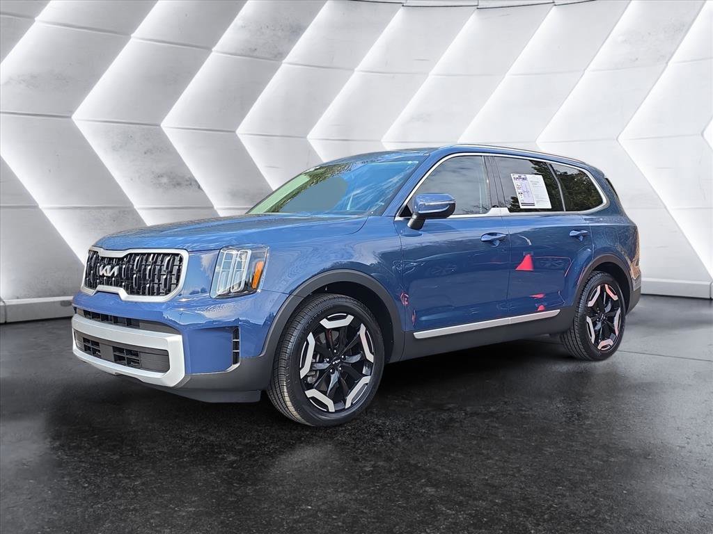 Used 2023 Kia Telluride EX w/ EX Captain's Chair Package