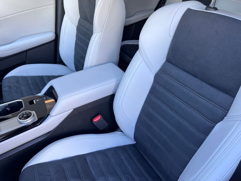 New 2025 Mitsubishi Outlander SE image 13