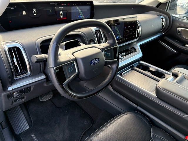 Used 2025 Ford Expedition Platinum image 15