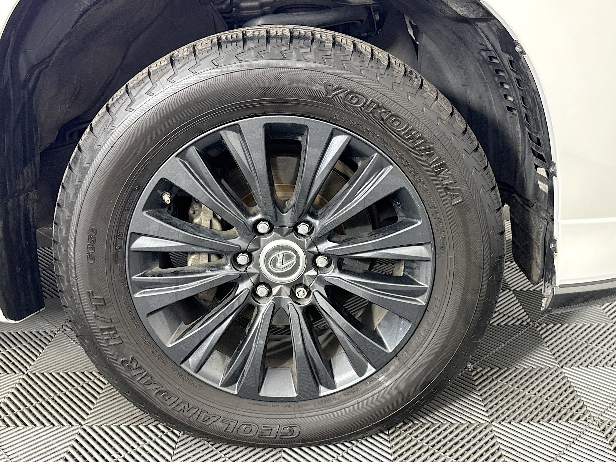 Used 2022 Lexus GX 460 Premium w/ Accessory Package image 31