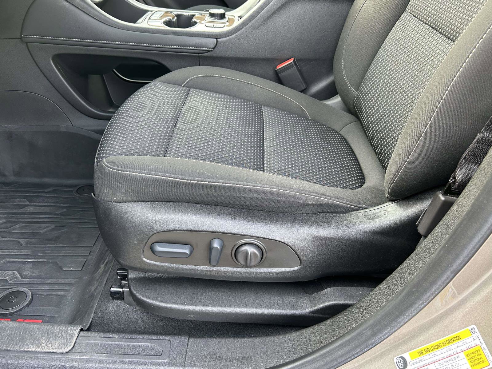 Used 2023 GMC Acadia SLE w/ Driver Convenience Package image 19