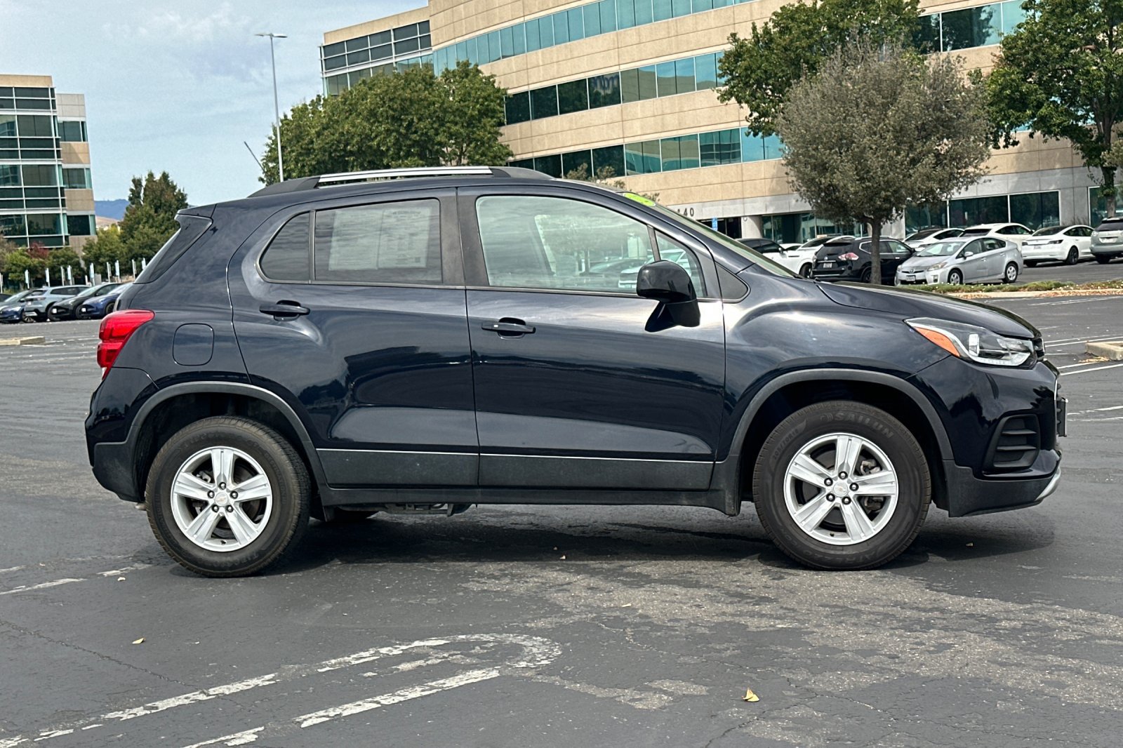 Used 2022 Chevrolet Trax LT w/ Driver Confidence Package AWD/4WD image 3