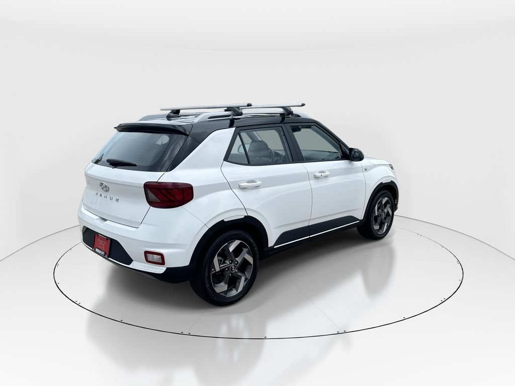 Used 2024 Hyundai Venue Limited FWD image 8
