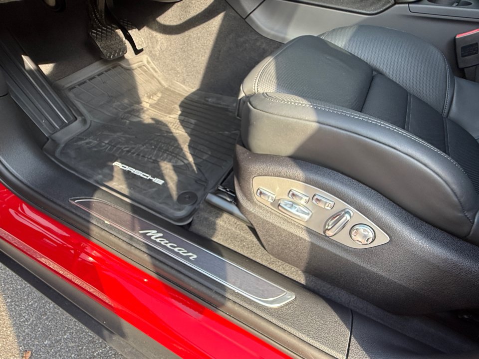 New 2026 Porsche Macan Turbo AWD/4WD image 25