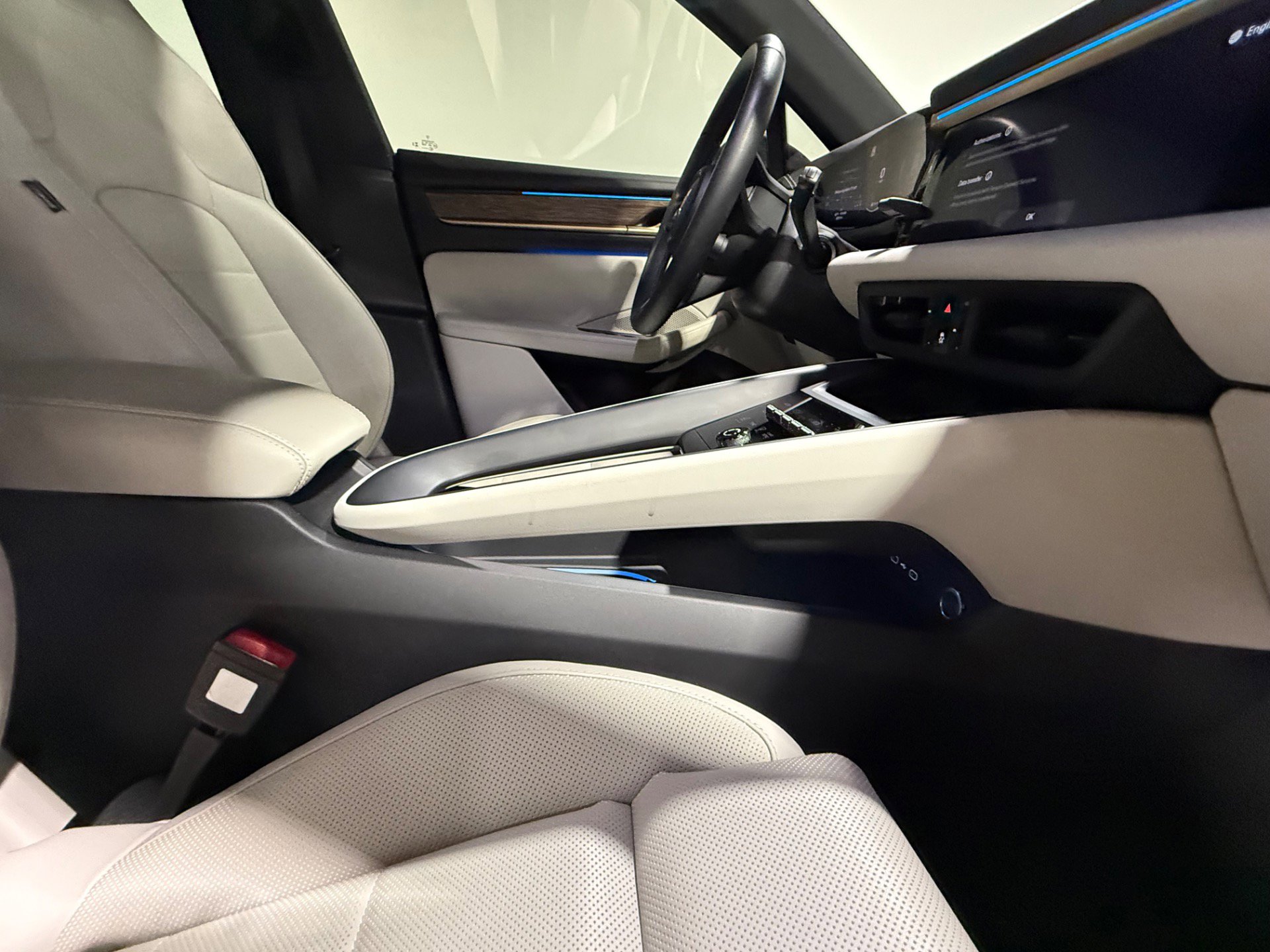 Used 2024 Porsche Macan 4 Electric w/ Premium Package image 68