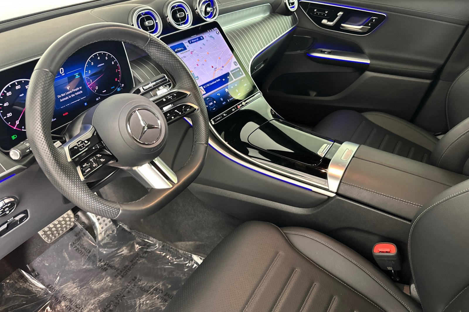 Used 2025 Mercedes-Benz GLC 300 4MATIC image 9