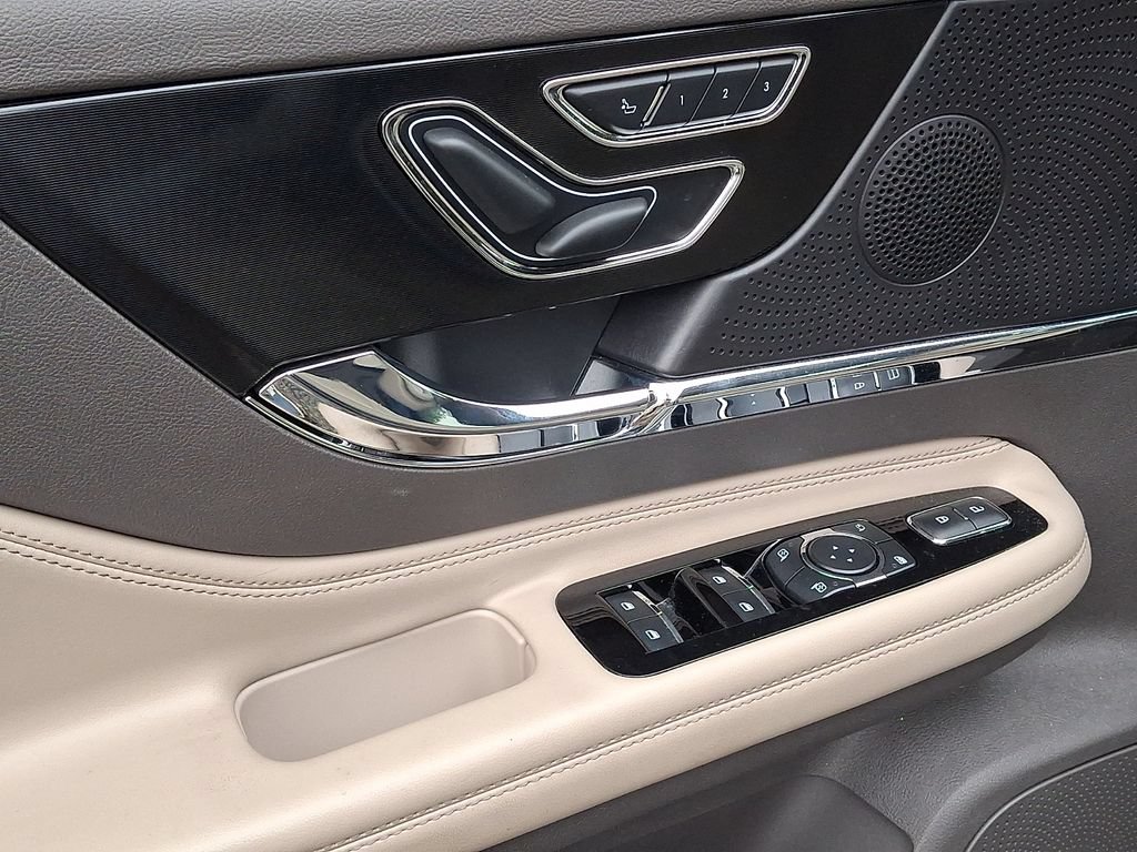 Used 2023 Lincoln Corsair AWD image 12