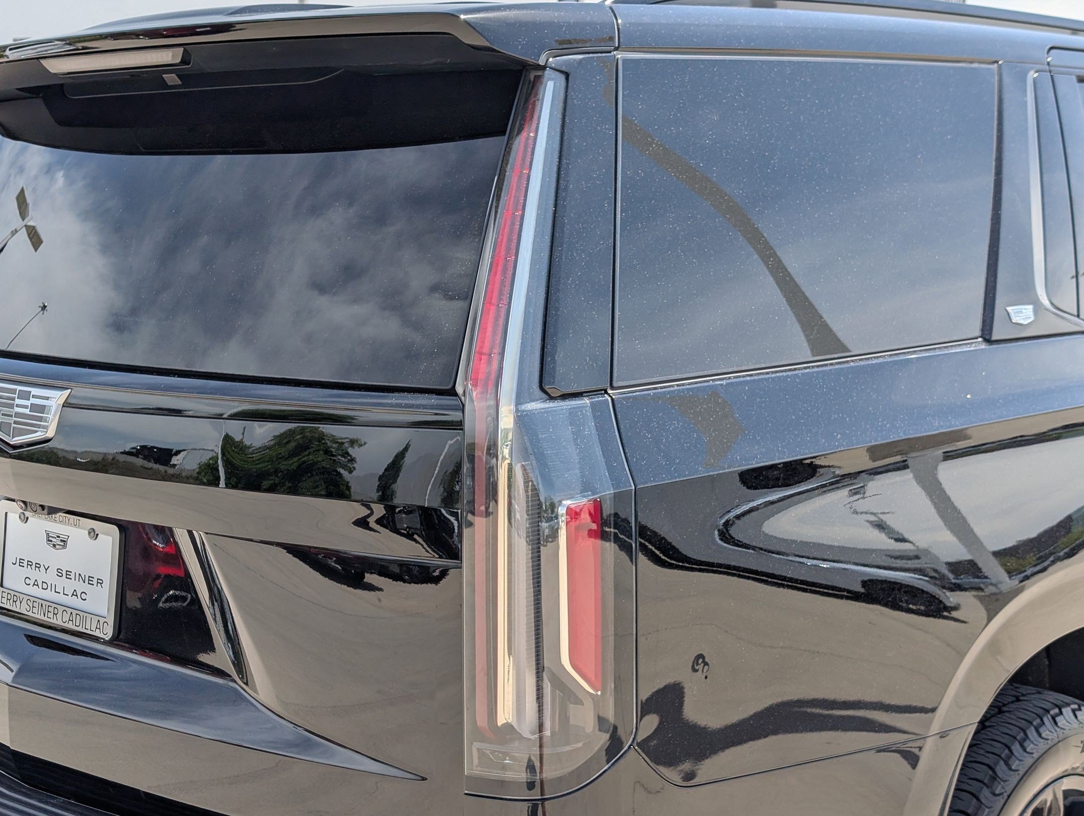 Used 2023 Cadillac Escalade Sport Platinum w/ LPO, ONYX Package AWD/4WD image 11