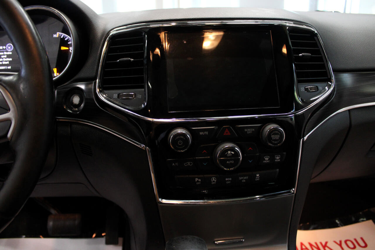 Used 2020 Jeep Grand Cherokee Limited w/ Luxury Group II image 19