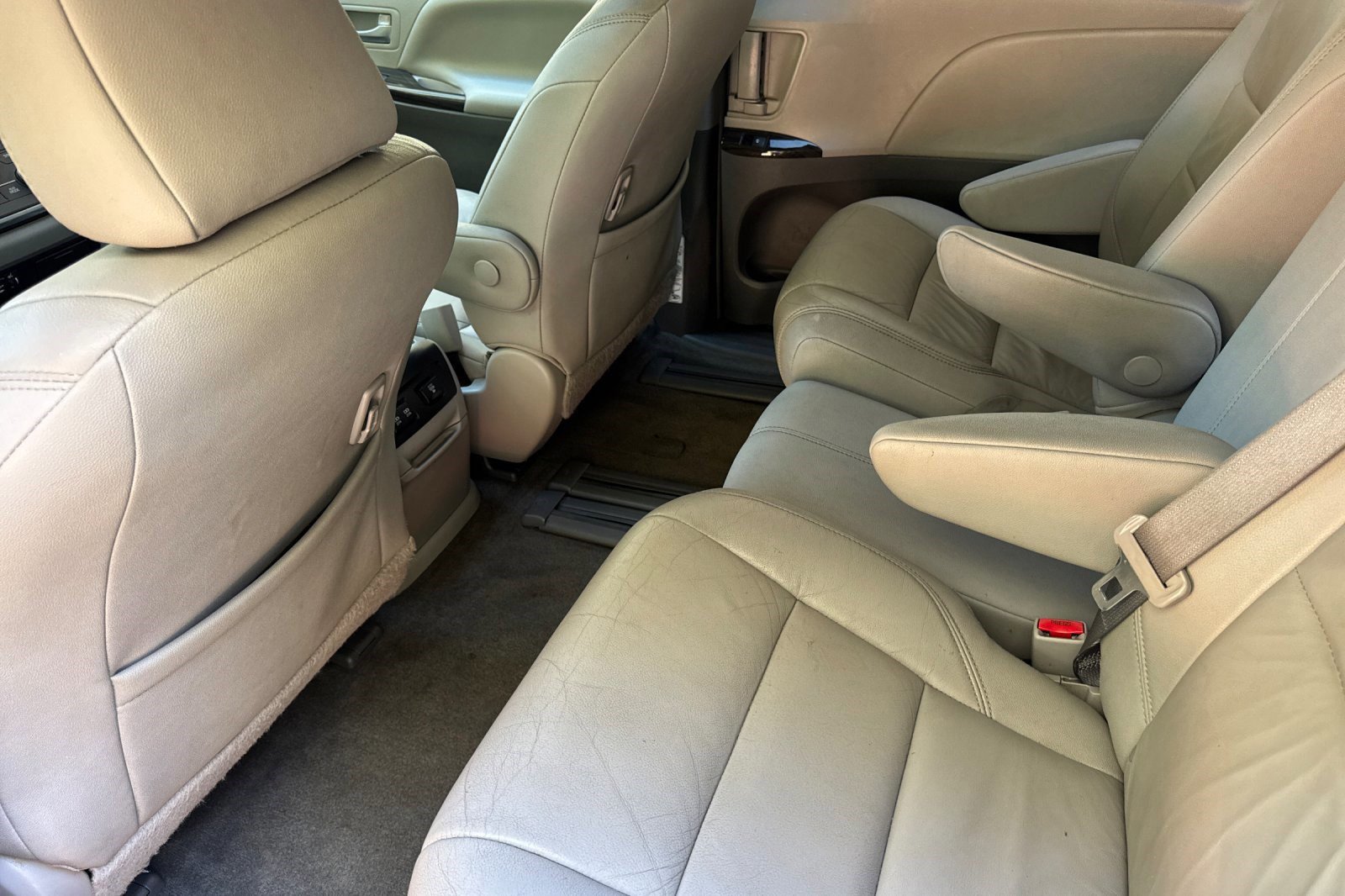 Used 2018 Toyota Sienna XLE FWD image 26