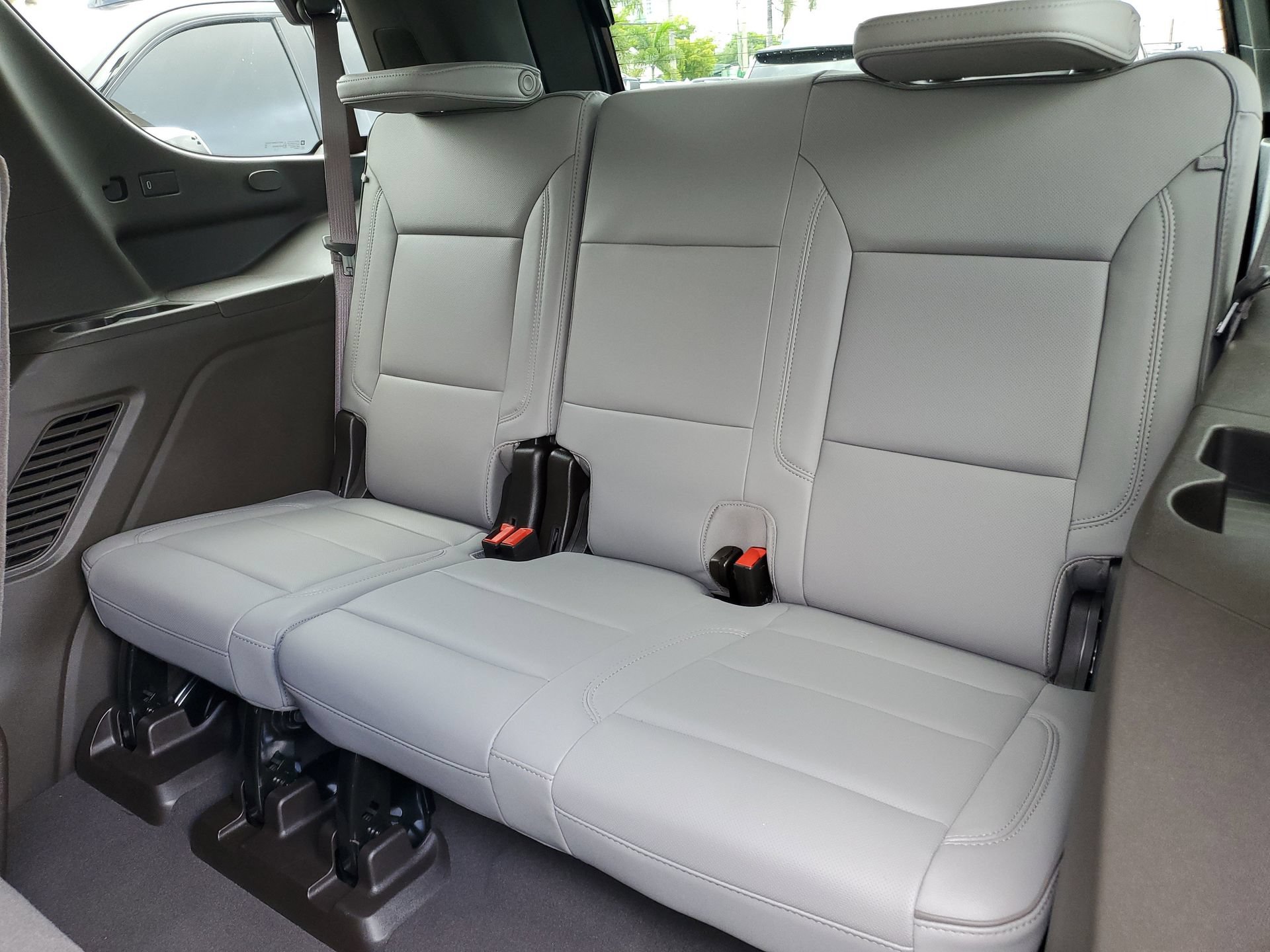 Used 2025 GMC Yukon Elevation RWD image 11