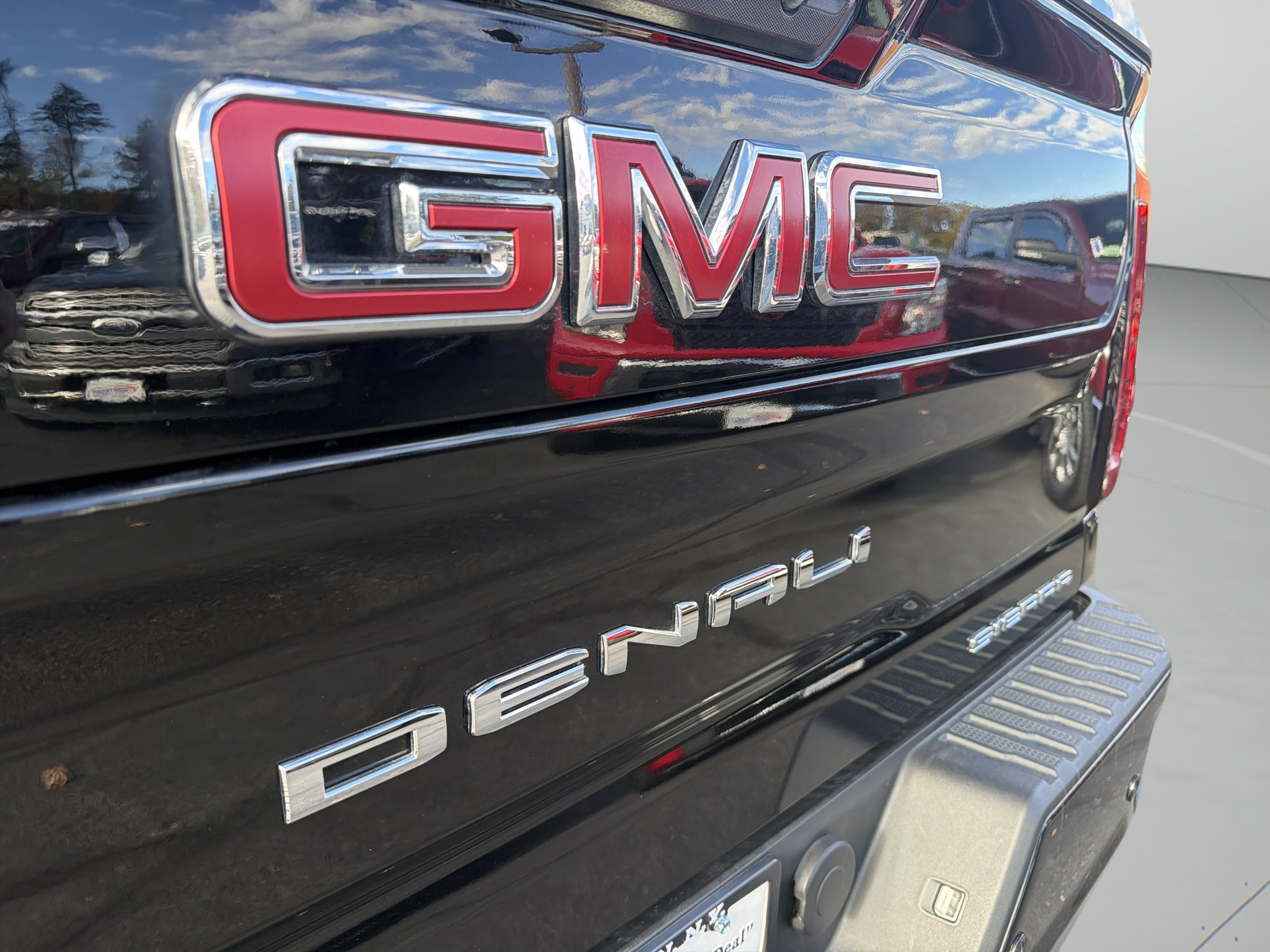 Used 2022 GMC Sierra 3500 Denali w/ Denali Black Diamond Edition AWD/4WD image 9