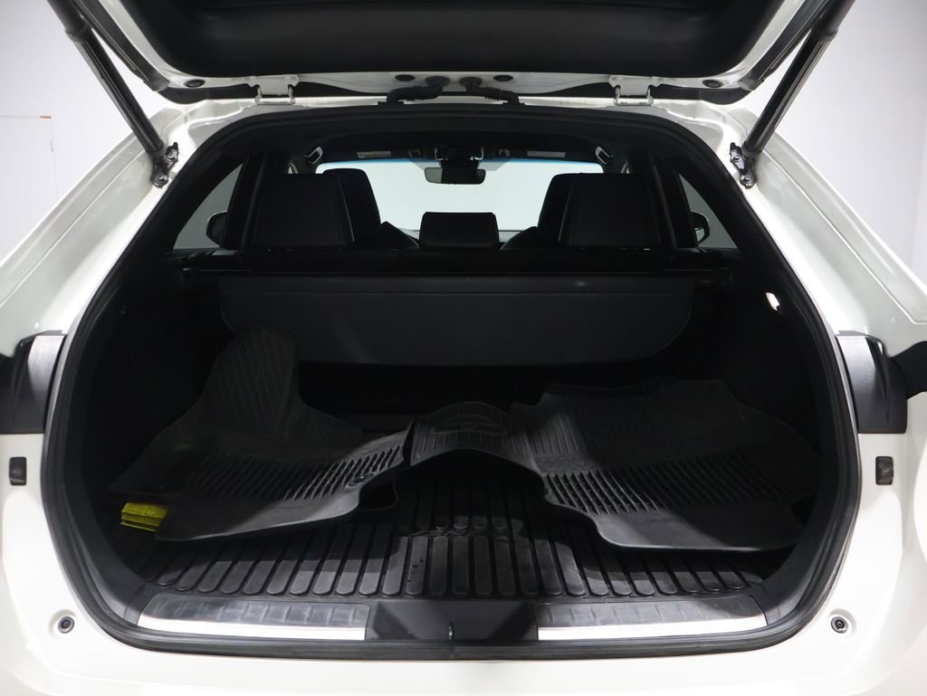 Used 2022 Toyota Venza XLE image 19