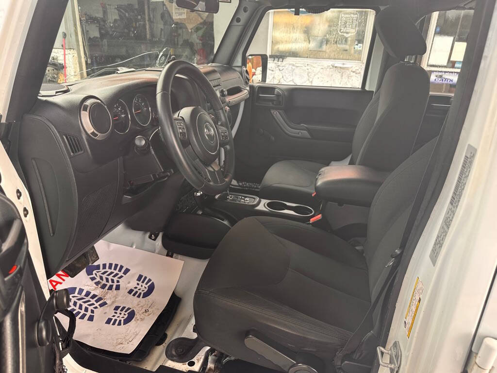 Used 2015 Jeep Wrangler Unlimited Sport w/ Connectivity Group AWD/4WD image 13