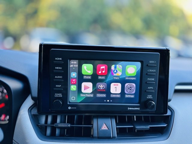 Used 2022 Toyota RAV4 XLE image 10