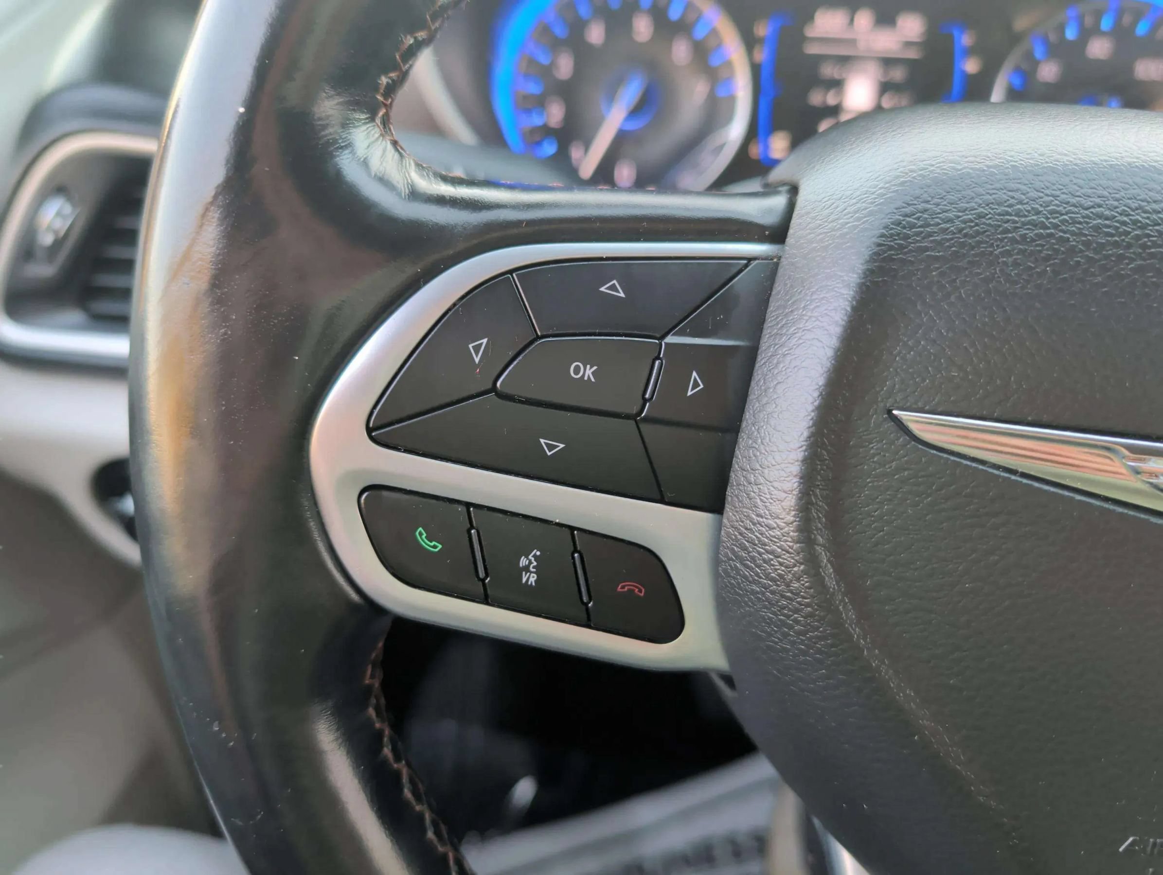 Used 2020 Chrysler Pacifica Touring-L FWD image 23