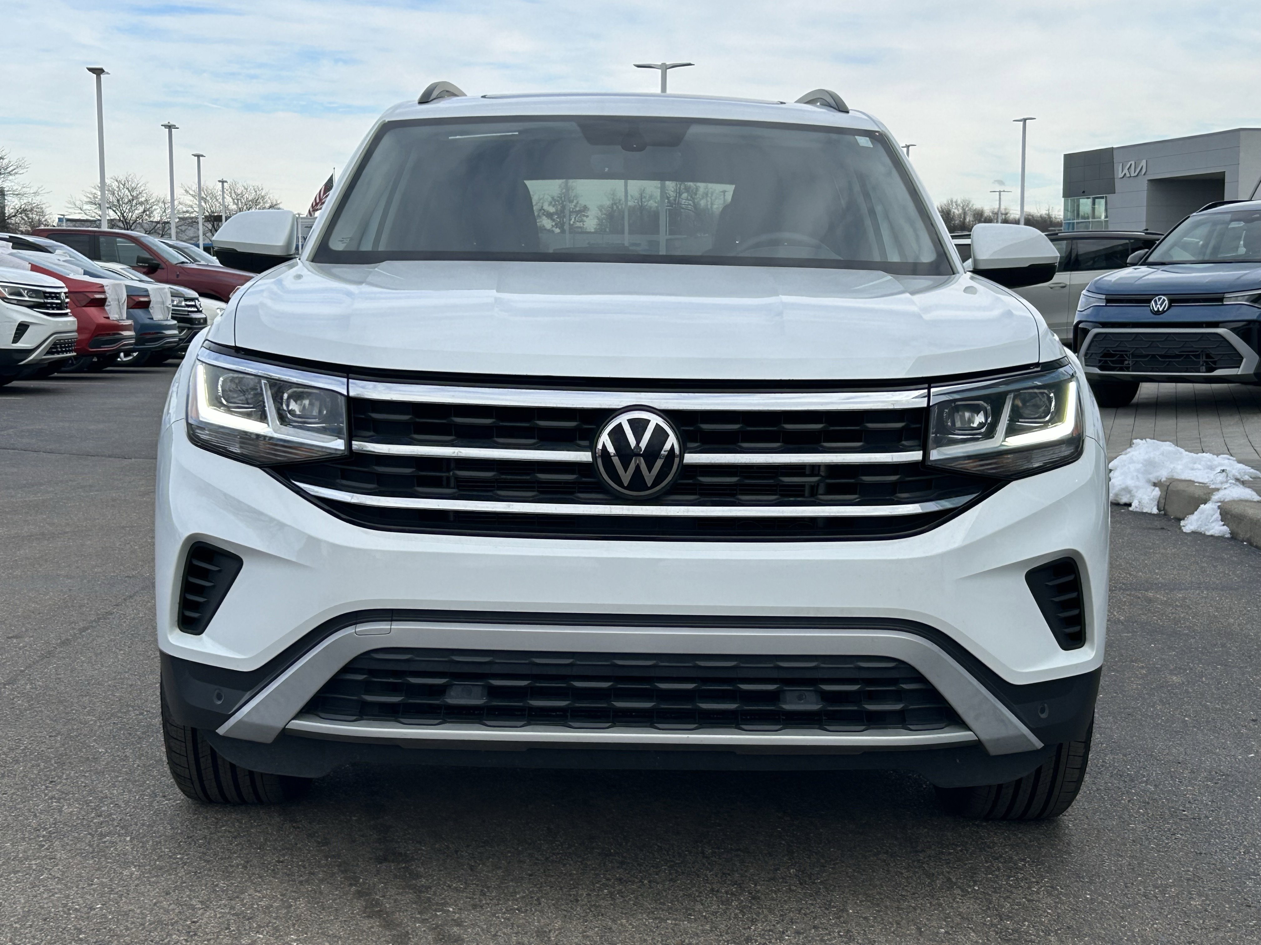 Certified 2023 Volkswagen Atlas SE w/ Panoramic Sunroof Package image 2
