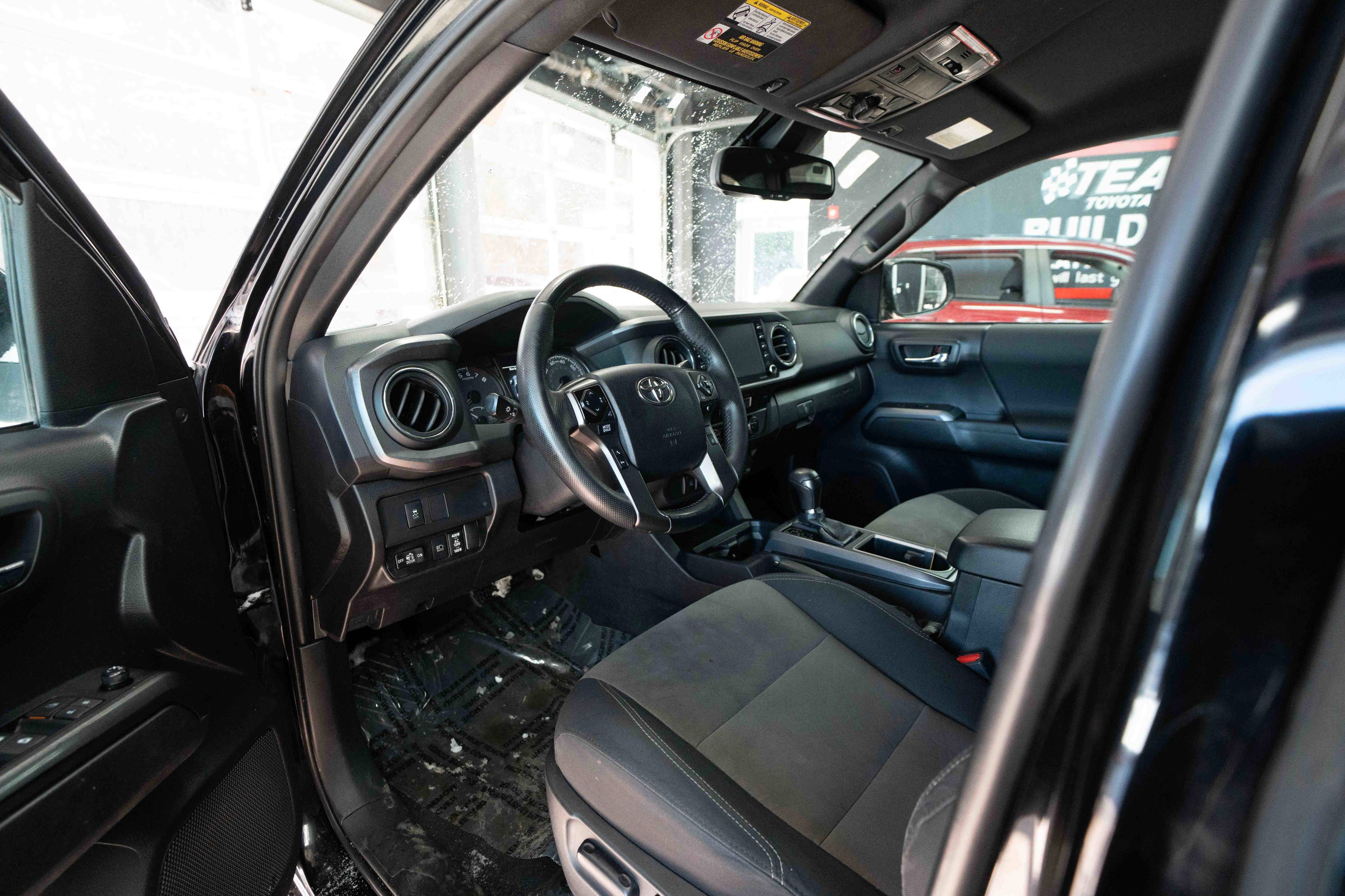 Used 2023 Toyota Tacoma TRD Off-Road image 8