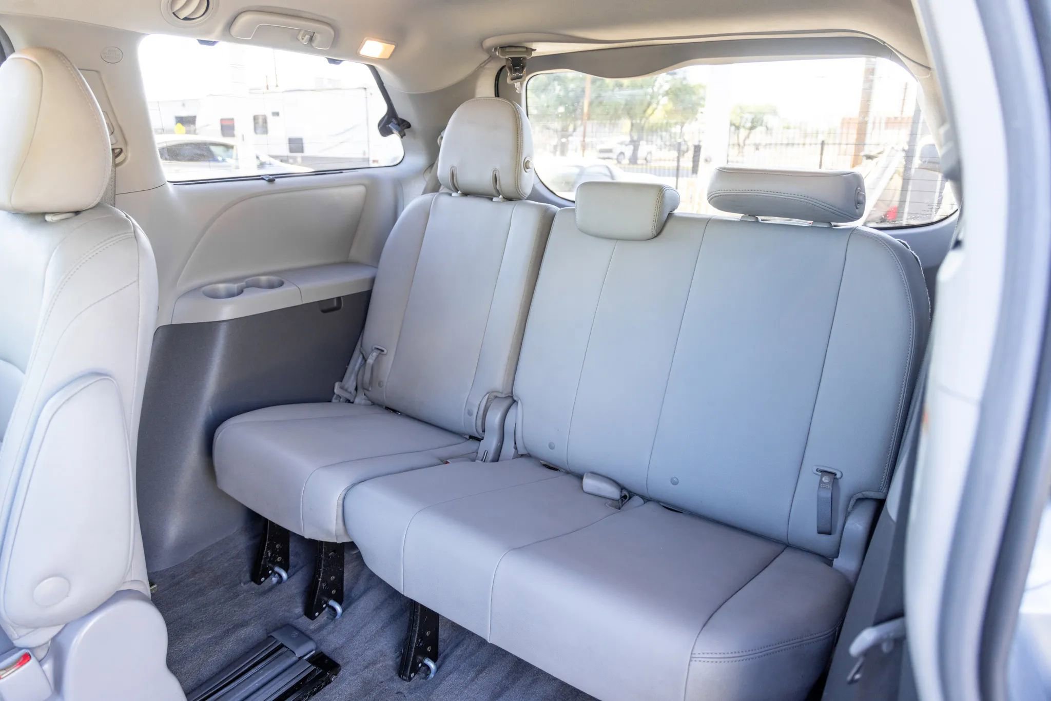 Used 2018 Toyota Sienna XLE image 12