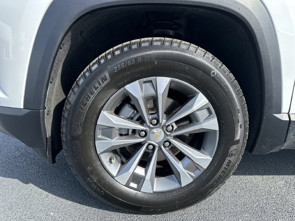 Used 2025 Chevrolet Equinox LT w/ Convenience Package II AWD/4WD image 16