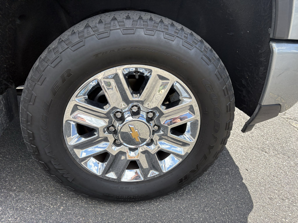 Used 2024 Chevrolet Silverado 3500 High Country AWD/4WD image 3