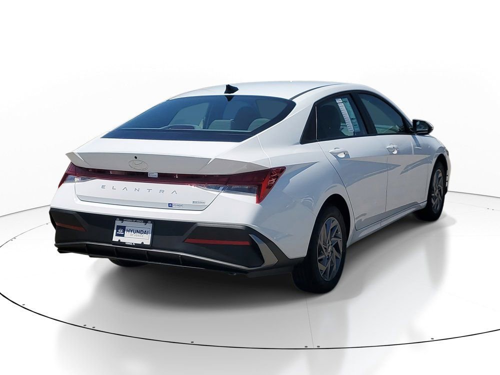 New 2025 Hyundai Elantra Blue image 2